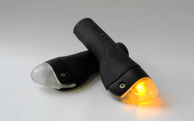 BlinkerGrips: Unos puños con LEDs integrados para mejorar nuestra seguridad