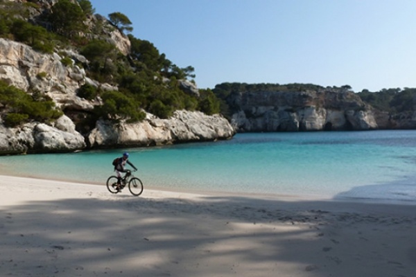 La foto del día en TodoMountainBike: "Cala Macarelleta - Vuelta a Menorca en BTT"