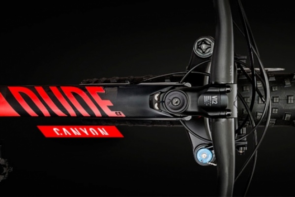 Canyon Dude CF: Ruedas gordas y mucha fibra de carbono para divertirnos en cualquier lugar