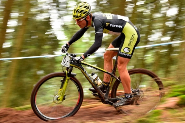 La réplica de la equipación Topeak-Ergon Racing Team, ya disponible en Canyon