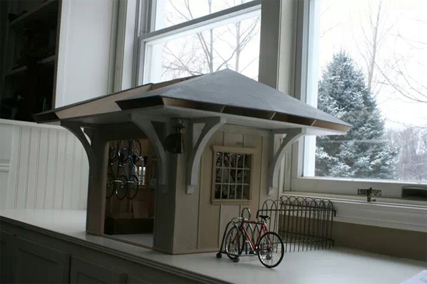 Curioso, curioso: Un completo taller para bicicletas... en el interior de una casita de muñecas