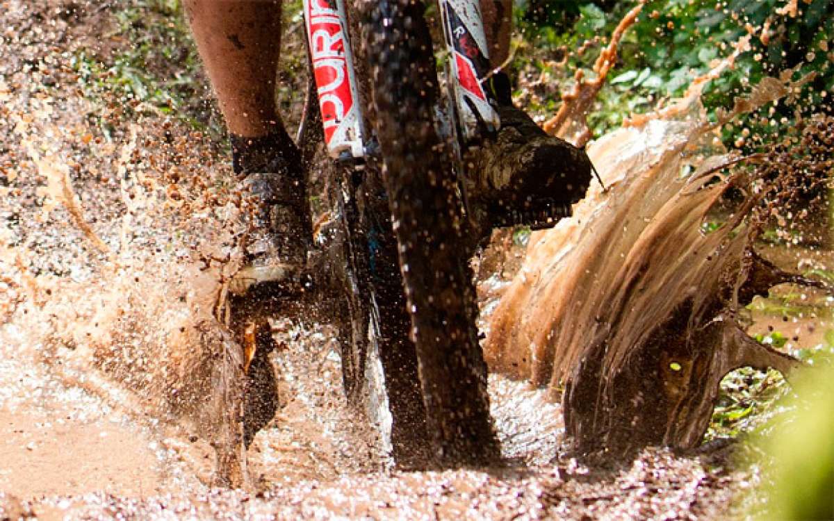 En TodoMountainBike: Cómo limpiar en tres sencillos pasos unas zapatillas de Mountain Bike