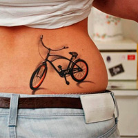Los tatuajes y el ciclismo. ¿Qué hacer para proteger un tatuaje de las inclemencias del sol?