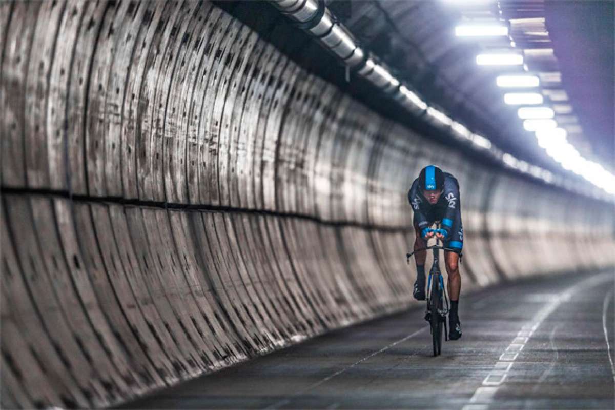 Chris Froome, la primera persona en cruzar el Eurotúnel en bicicleta