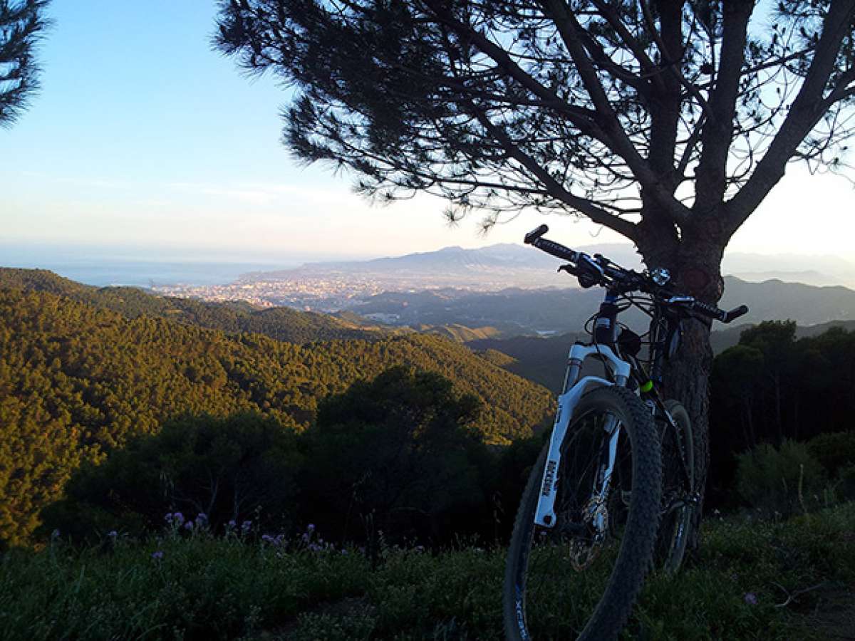 La foto del día en TodoMountainBike: 'Vista de Málaga desde el mirador El Cochino'