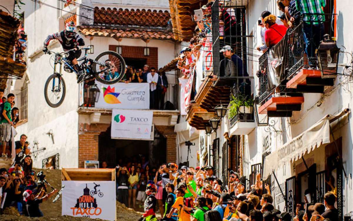 DH Taxco 2014: El vertiginoso descenso urbano por las calles de la ciudad mexicana de Taxco