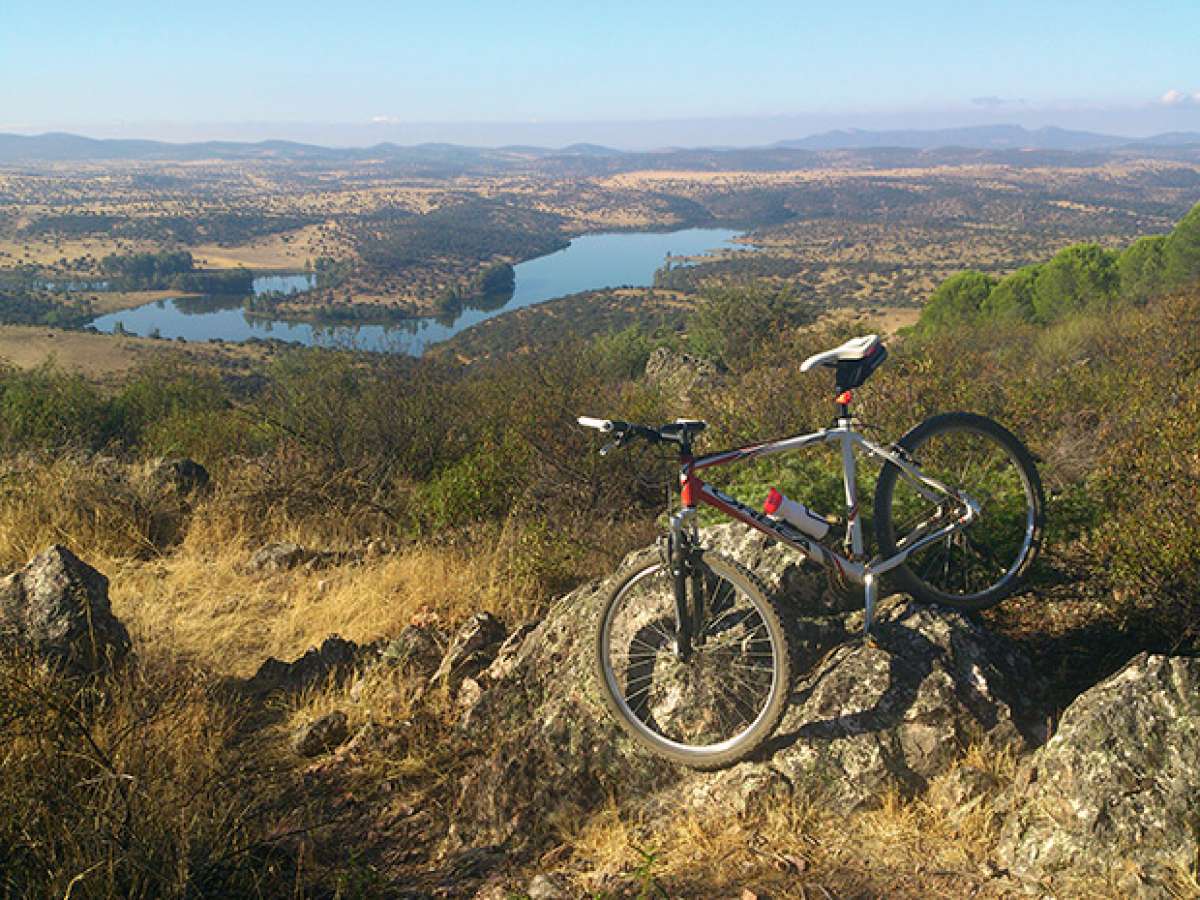 La foto del día en TodoMountainBike: 'Embalse Castilseras desde Puerto Revuelo'