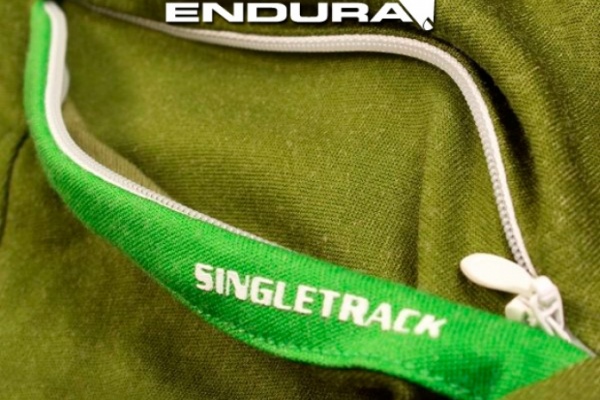 Enduro con estilo: Nuevas camisetas y maillots Endura Singletrack Lite