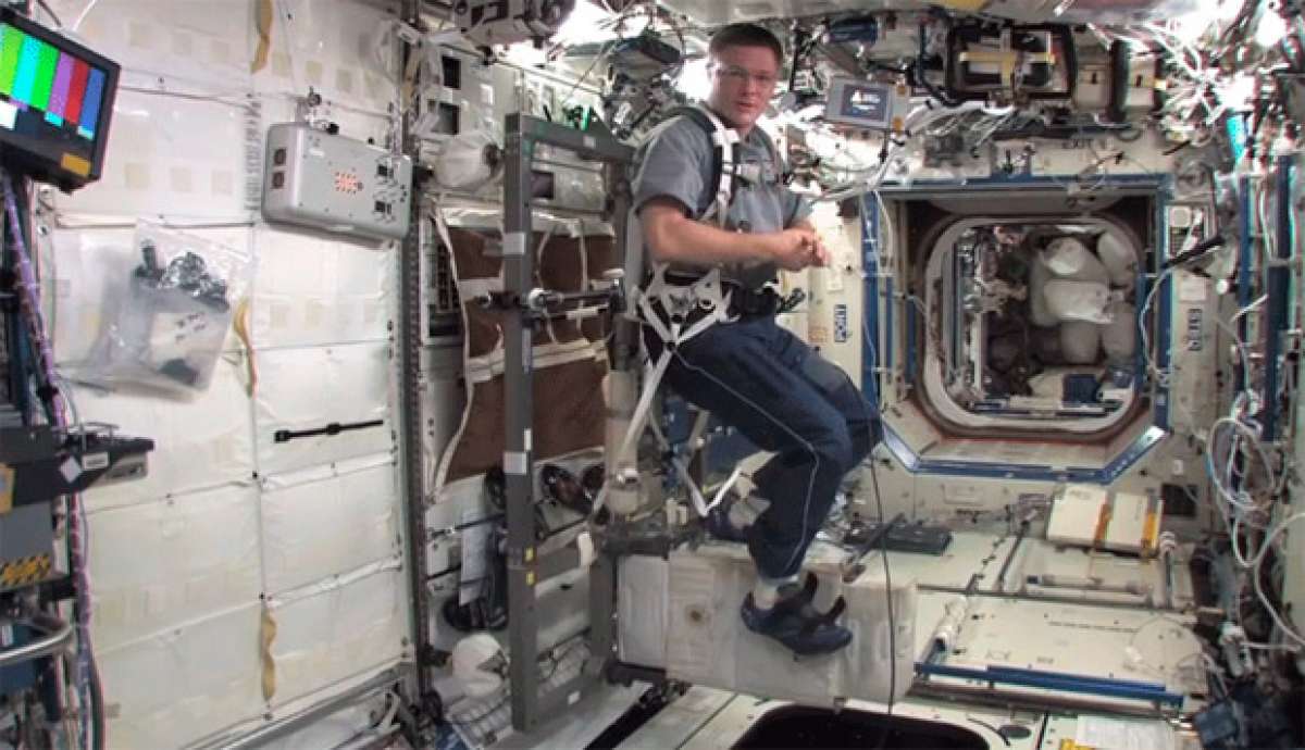 Pedaleando en el espacio: Así se entrenan los astronautas de la Estación Espacial Internacional