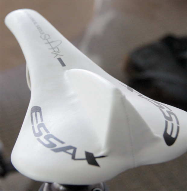 Essax Shark: Nuevos sillines con aleta sobredimensionada para mejorar la posición del ciclista sobre la bicicleta