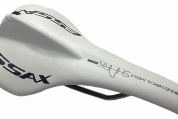 Essax Shark: Nuevos sillines con aleta sobredimensionada para mejorar la posición del ciclista sobre la bicicleta