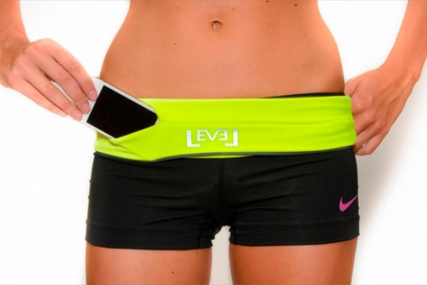 FlipBelt, un cómodo cinturón elástico para guardar nuestras cosas mientras realizamos ejercicio