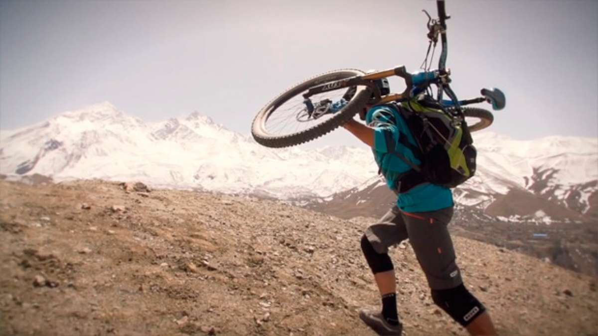 Practicando Mountain Bike en Nepal con Rob-J y Canyon Bicycles