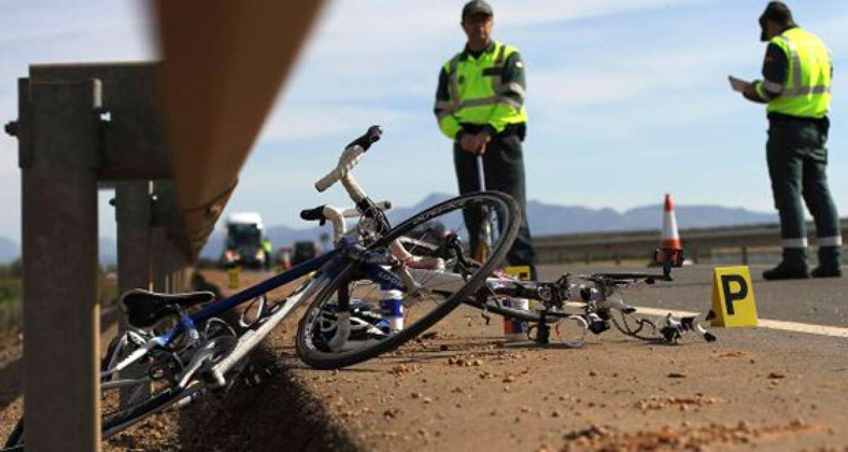 Guardias civiles camuflados de ciclistas para multar a los conductores imprudentes