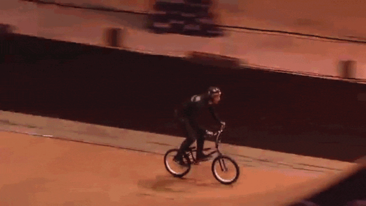 Video: 'Front Flip, Forward Bike Flip', otra maniobra imposible sobre una bicicleta
