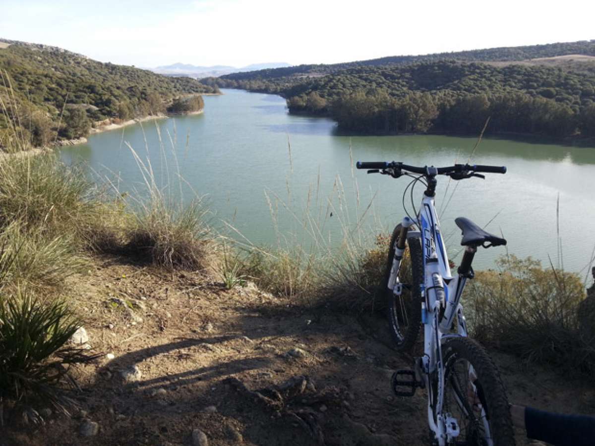 La foto del día en TodoMountainBike: 'Hacia el Embalse de Bornos'