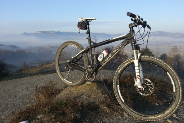 La foto del día en TodoMountainBike: "Entre niebla y sol"