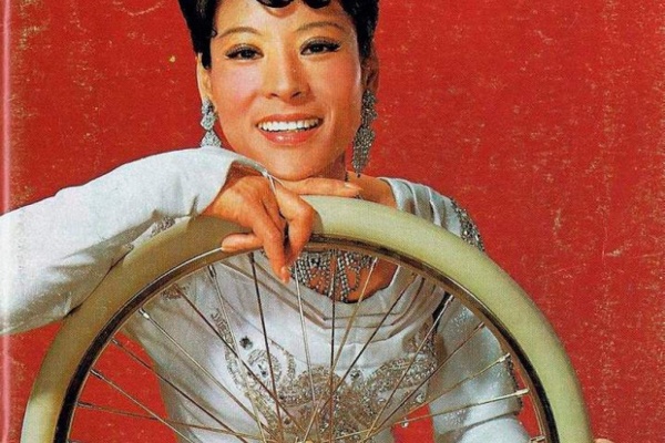 Lilly Yokoi, una acróbata ciclista con mucho, mucho talento