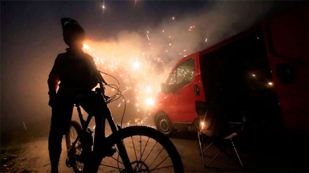 Una Canyon Strive CF + El corredor Ludo May + Muchos fuegos artificiales = Vídeo explosivo