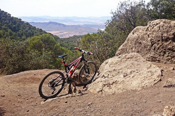 La foto del día en TodoMountainBike: "La Cueva del Lagrimal"