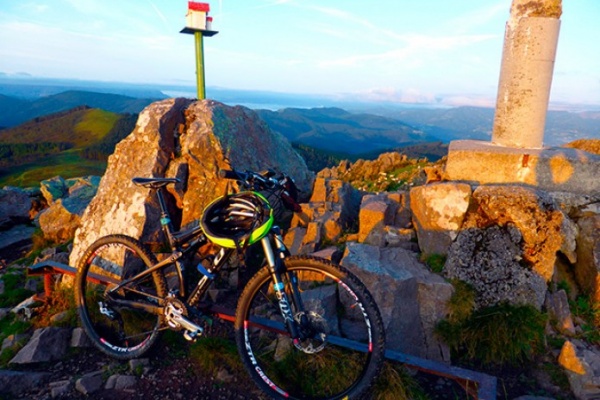 La foto del día en TodoMountainBike: "Amanecer en el Adarra"