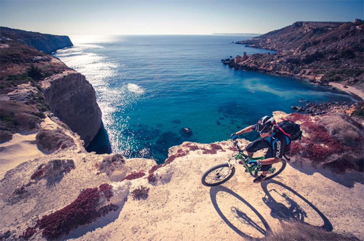 Practicando Mountain Bike en la República de Malta