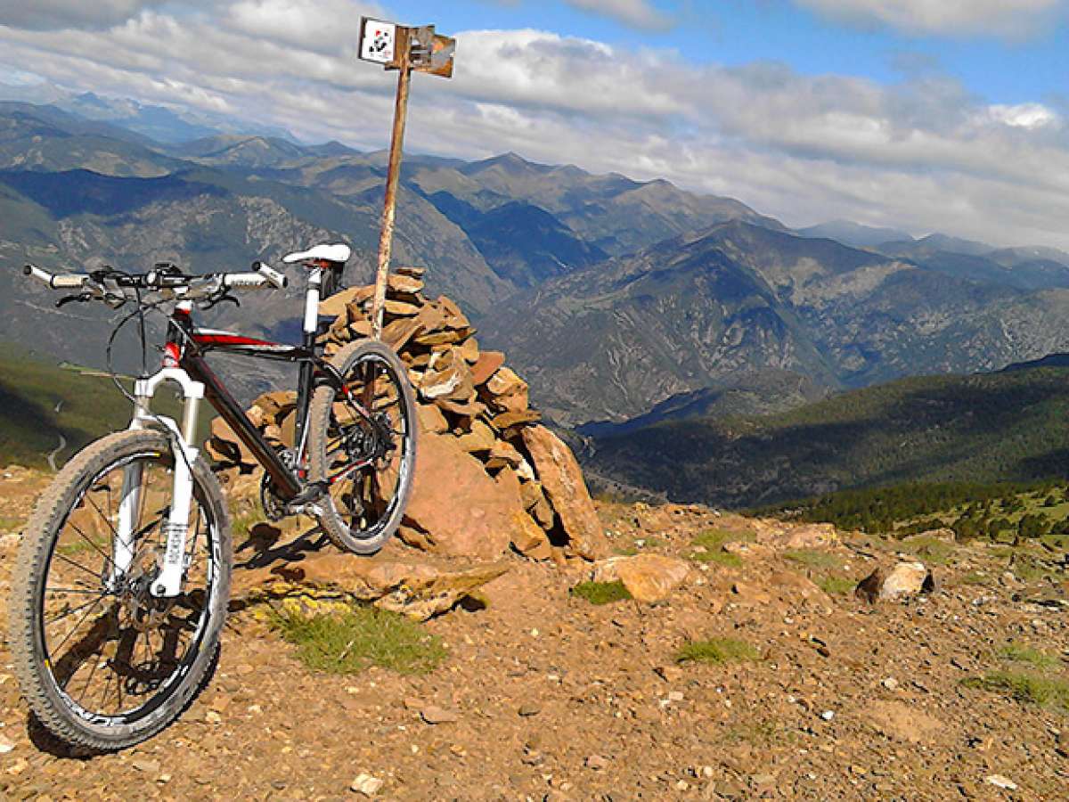 La foto del día en TodoMountainBike: 'Subiendo el Pic Negre (Andorra)'