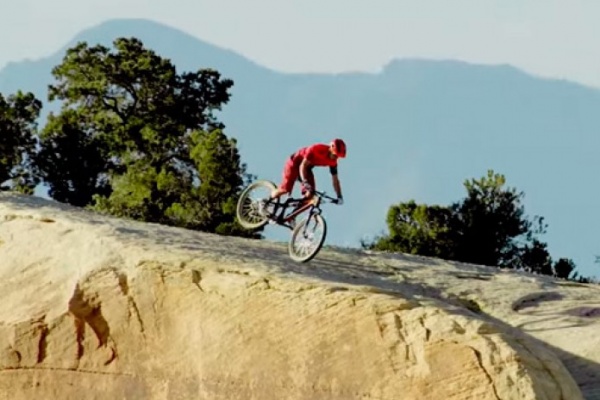 Nino Schurter + Scott Genius + Montañas de Utah = Enduro puro y duro