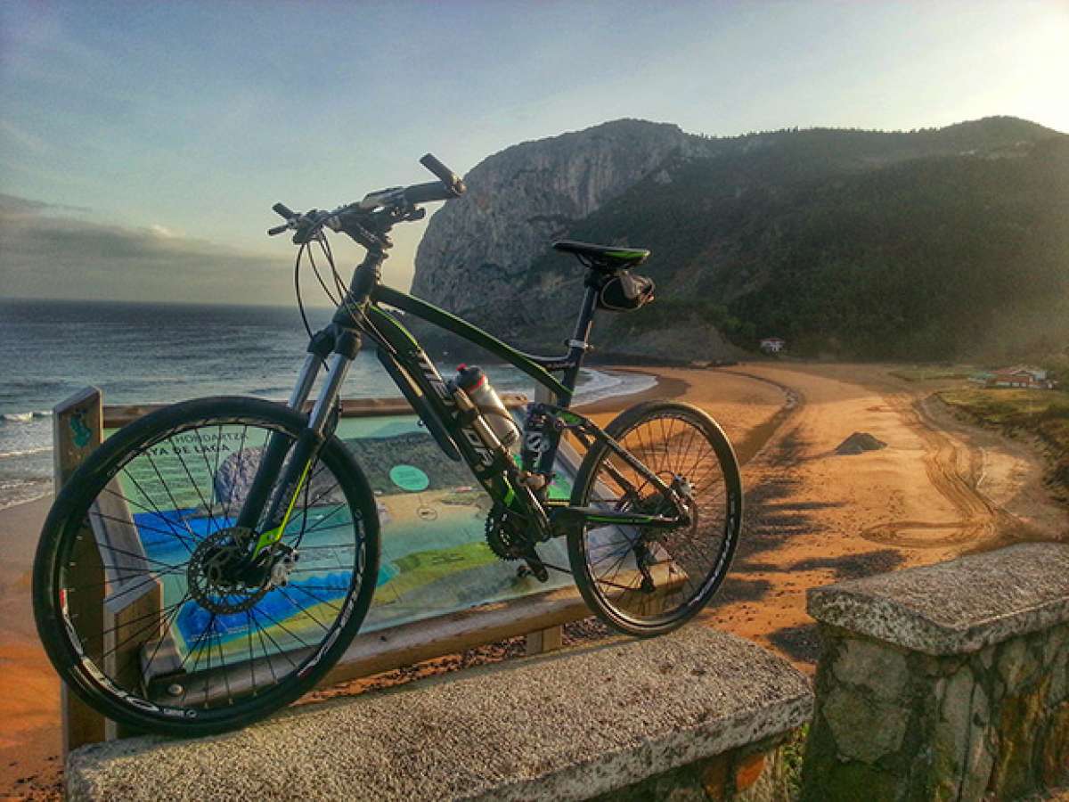 La foto del día en TodoMountainBike: 'Playa de Laga en Ibarrangelu'