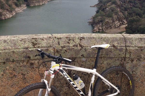 La foto del día en TodoMountainBike: "Cruzando el río Tajo"