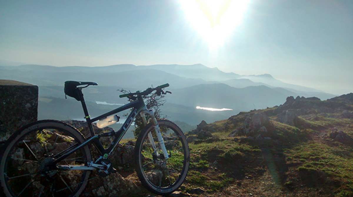 La foto del día en TodoMountainBike: 'Tierra, agua y cielo desde los Montes de Arlabán'