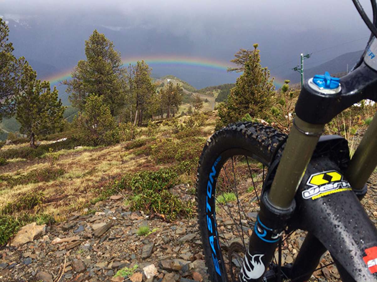 La foto del día en TodoMountainBike: 'Un arcoíris de diversión'