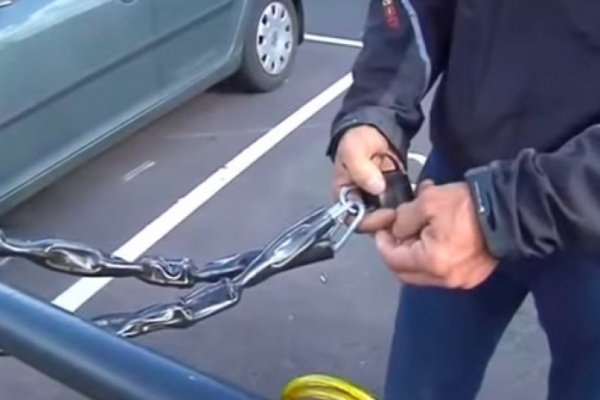 Así de fácil te abren algunos de los candados más utilizados por los ciclistas