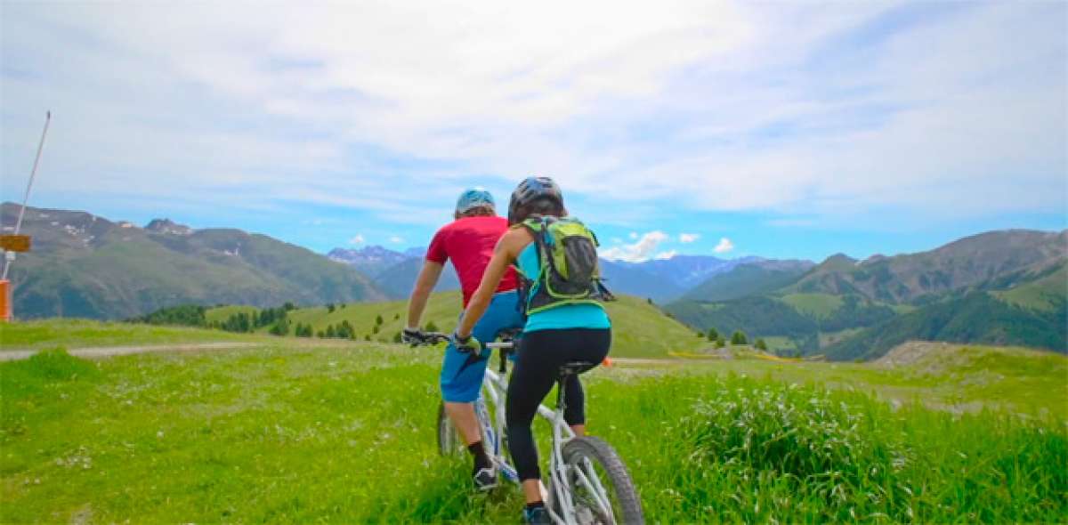 Practicando Mountain Bike en tándem. ¿El desafío definitivo para una pareja?