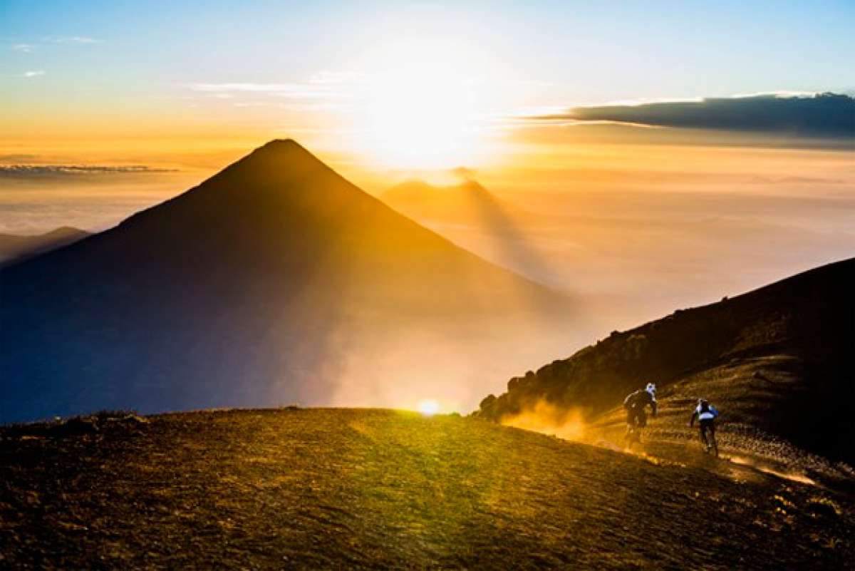 Objetivo: Volcán Acatenango. Mountain Bike en Guatemala a 4.000 metros de altura con Fabien Barel