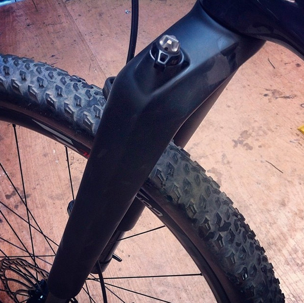 ¡Cazada! Nueva Specialized Stumpjumper de 2015 con horquilla invertida RockShox RS-1 Brain