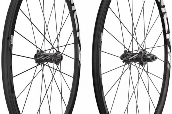 Nuevos bujes y llantas de carbono para las ruedas SRAM Rise 60 de 2015