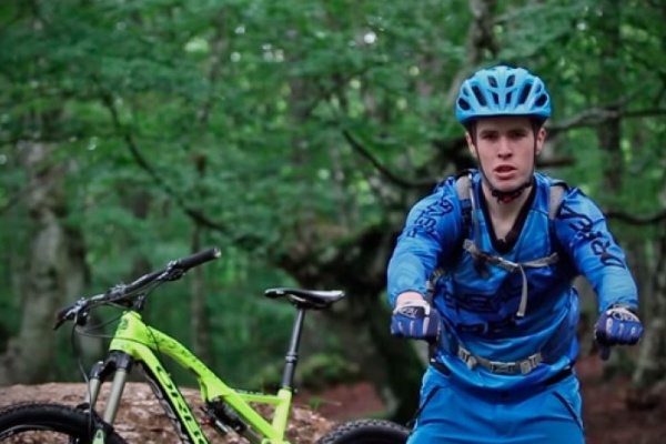 Aprendiendo técnicas de bajada con Markel Uriarte, corredor del Orbea Enduro Crew