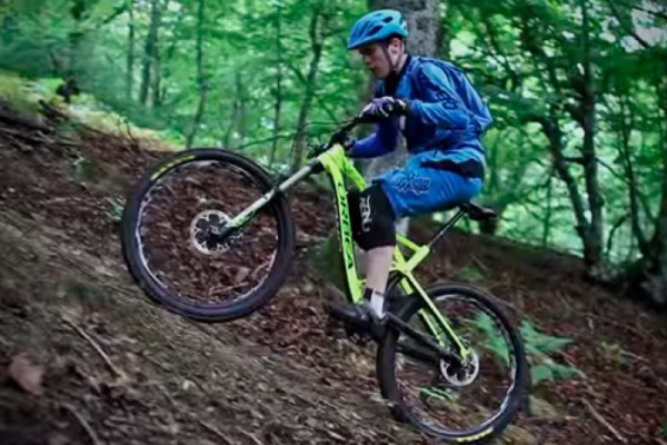 Aprendiendo técnicas de subida con Markel Uriarte, corredor del Orbea Enduro Crew