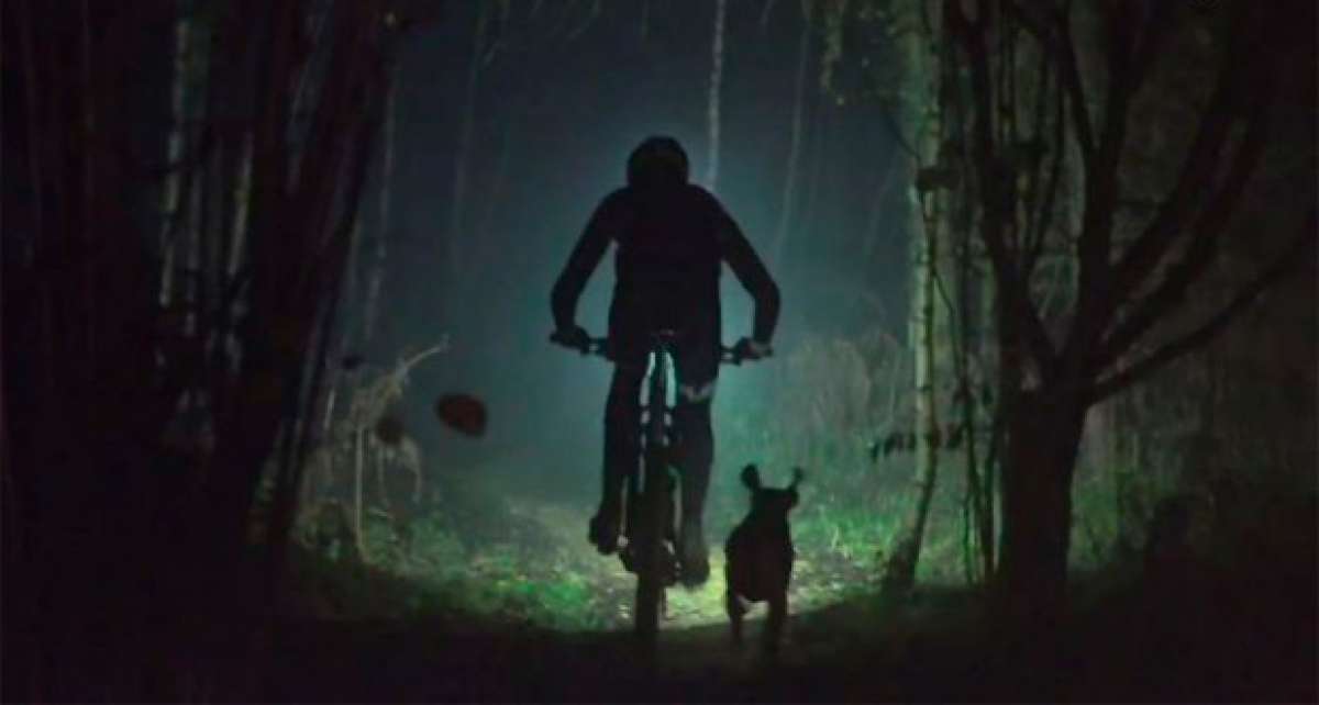 Trail Dog 2: Una divertida ruta nocturna con Tom Wragg y su mascota Ruby