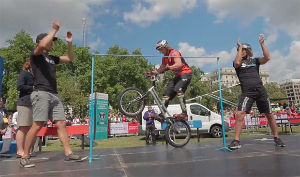 En TodoMountainBike: El Récord Guinness de Rick Koekoek y su 'Bunny Hop' de 1.43 metros de altura