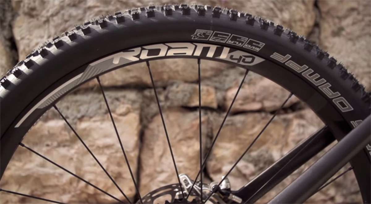 Las nuevas ruedas SRAM Roam 40 y SRAM Roam 30 de 2015 en acción