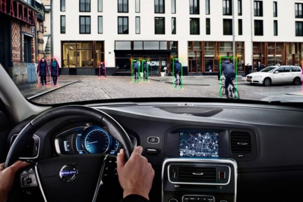 Volvo City Safe, el sistema de freno "inteligente" que evitará atropellos de ciclistas