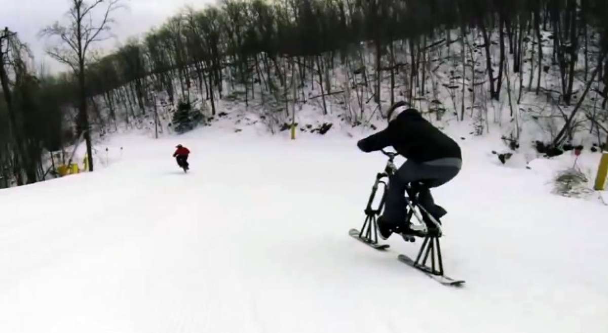 Video: Disfrutando en la nieve con Aaron Chase y una bici-esquí