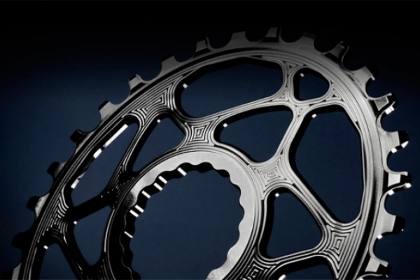 Los platos ovales de absoluteBLACK, también disponibles para bielas Race Face