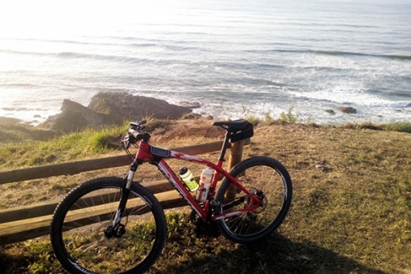 La foto del día en TodoMountainBike: "Acantilado en Comillas"