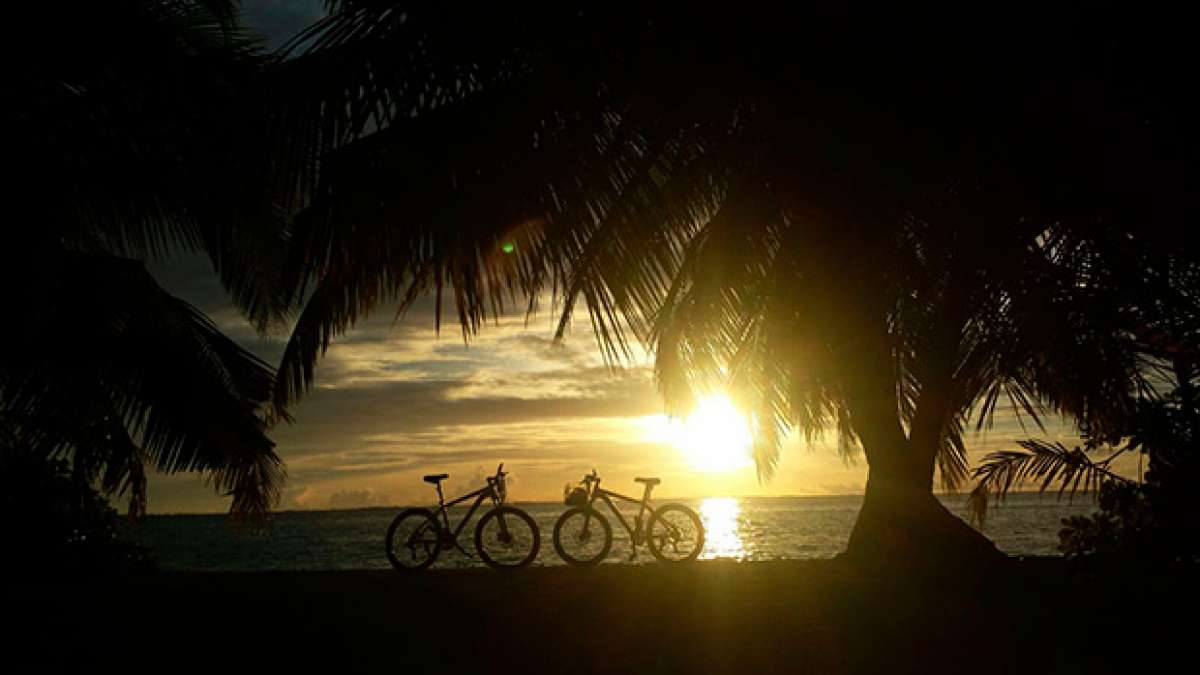 La foto del día en TodoMountainBike: 'Atardecer en Maldivas'