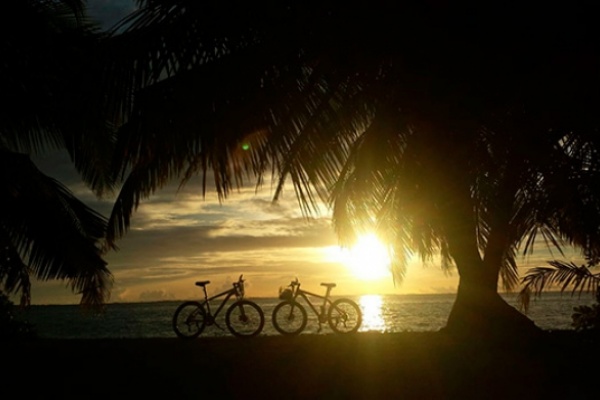 La foto del día en TodoMountainBike: "Atardecer en Maldivas"