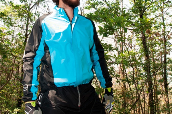 AXO Emergency, una interesante chaqueta técnica para protegernos contra el mal tiempo