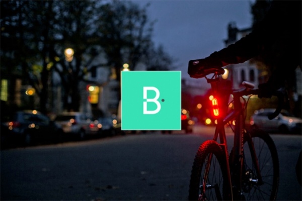 Blaze Burner, una luz trasera "inteligente" de 100 lúmenes de potencia